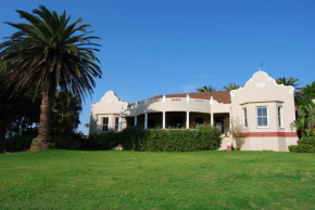 Отель Anna's Farm Stay  Slangrivier